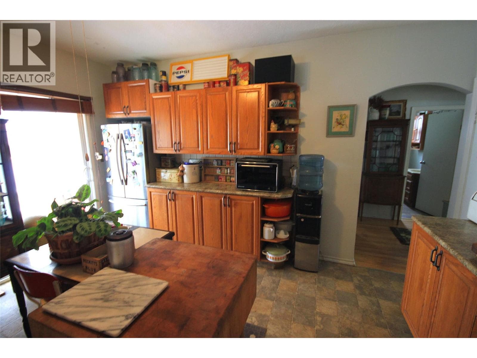 3208 35 STREET, Interior REALTORS® — photo 2
