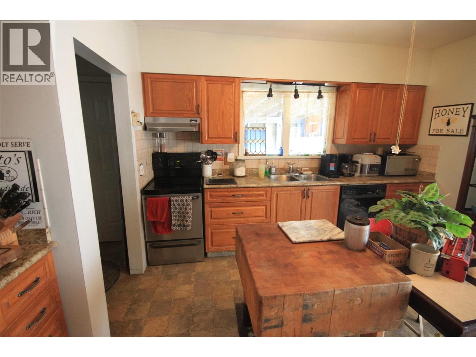 3208 35 STREET, Interior REALTORS® — photo 3