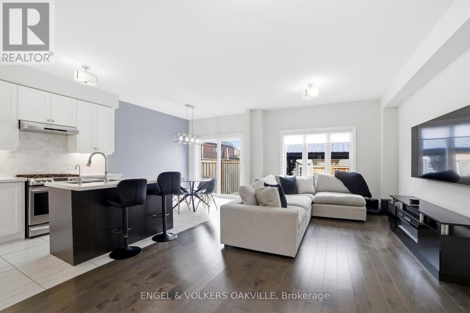 183 SUTHERLAND AVENUE, Toronto — photo 5