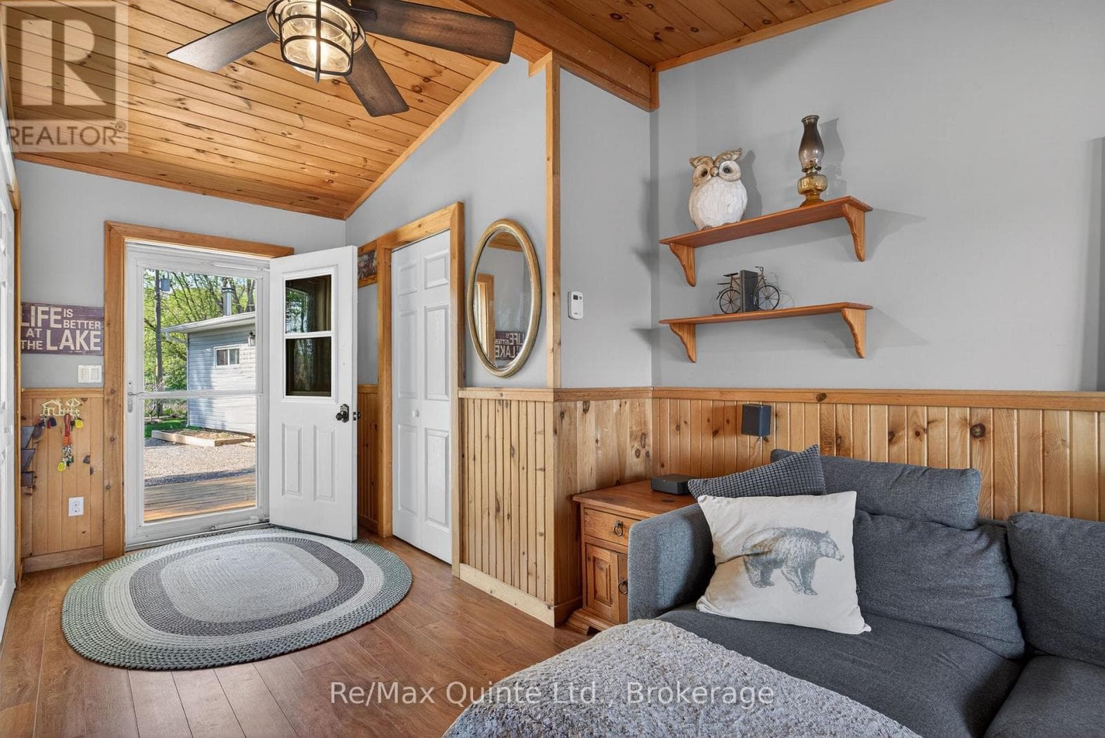 585 PINE POINT LANE, Central Lakes — photo 4