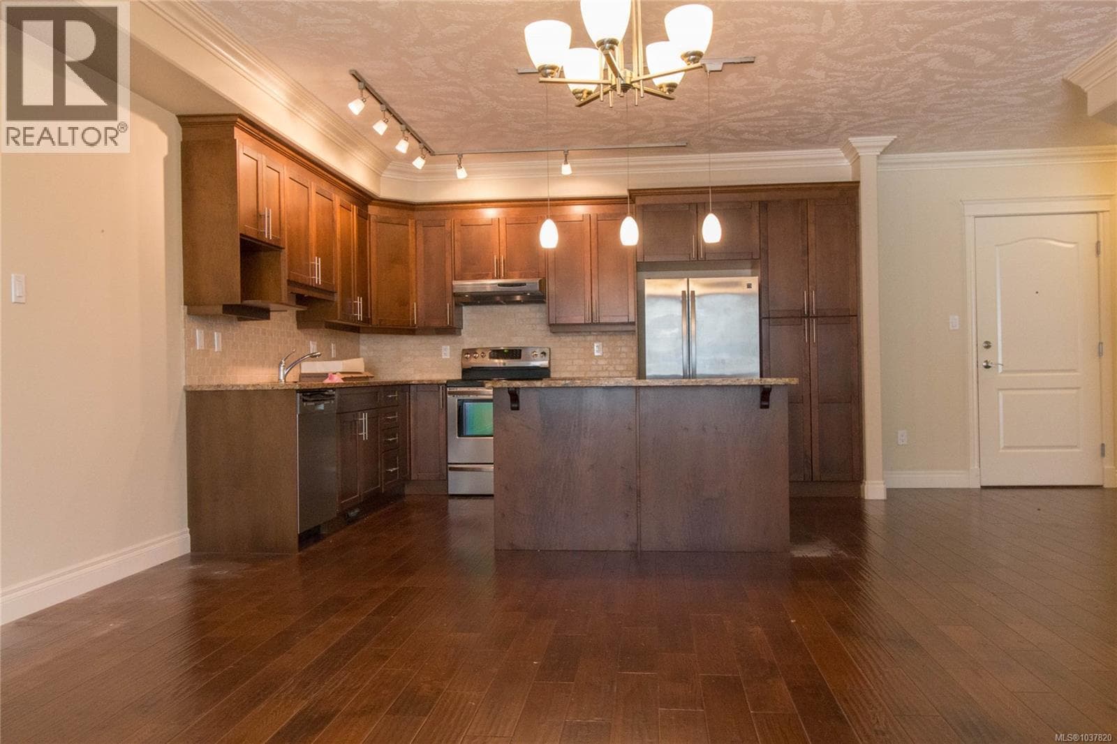 636 3666 Royal Vista Way, Vancouver Island — photo 2