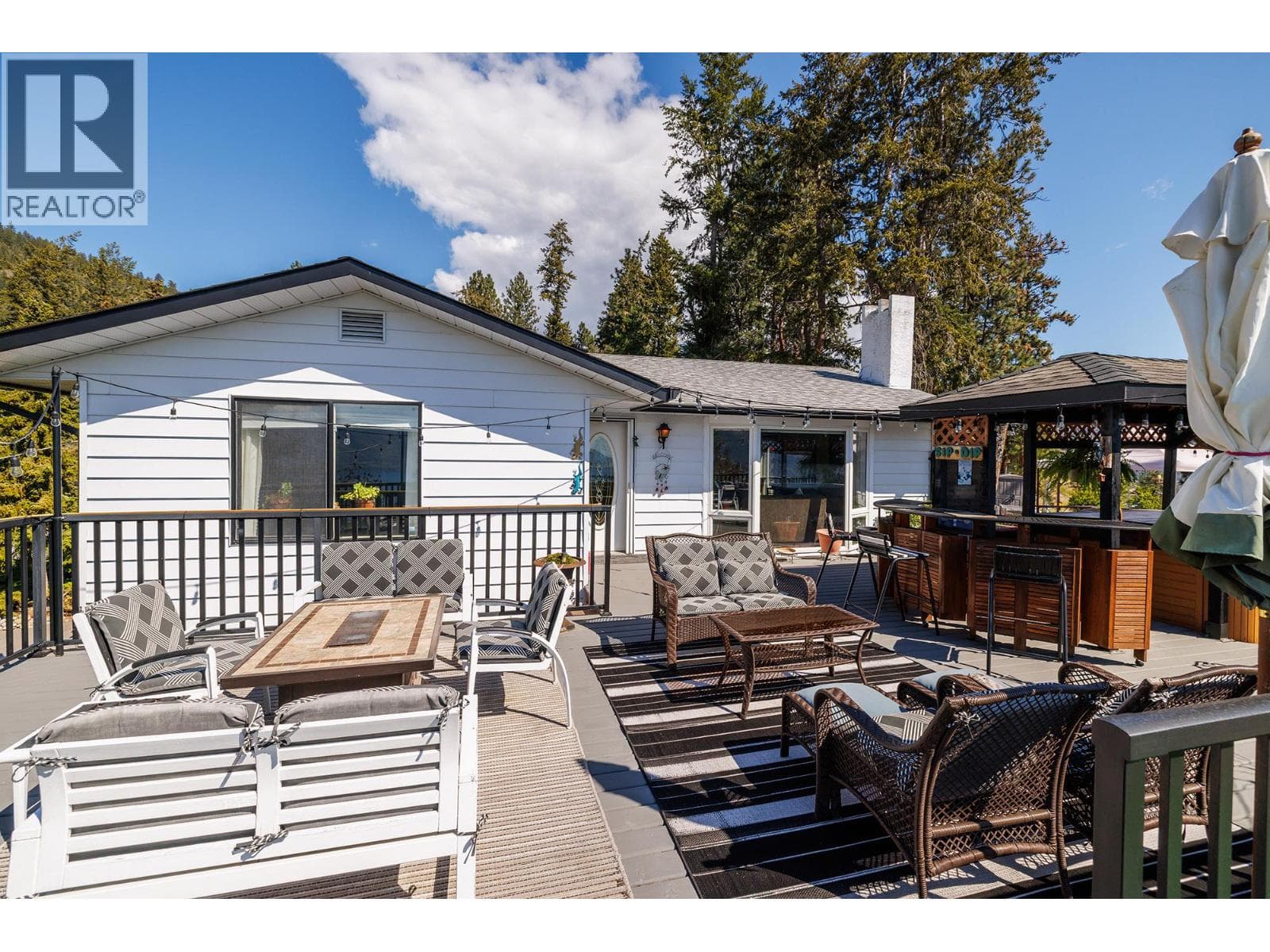 5687 Somerset Avenue in 