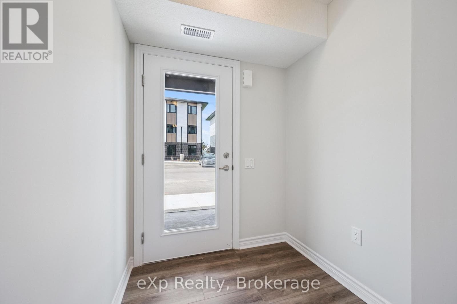 10 - 465 GARAFRAXA STREET W, OnePoint — photo 4