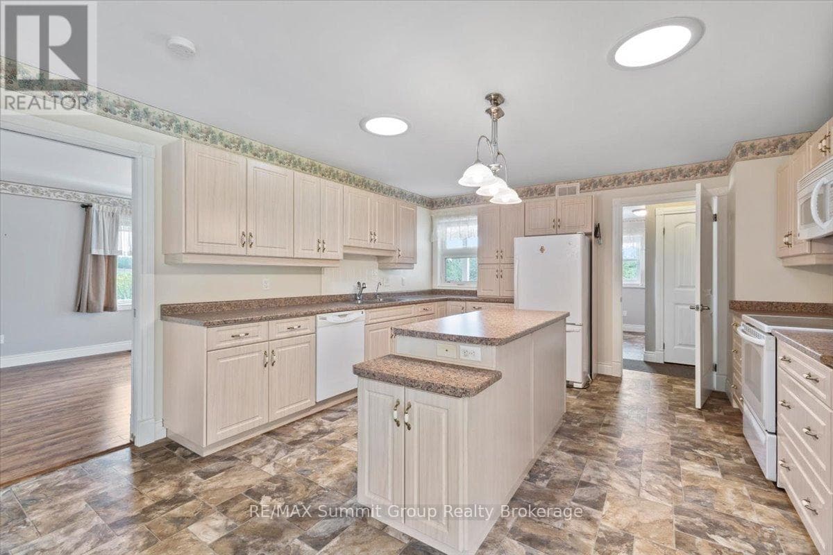 225518 SOUTHGATE ROAD 22, OnePoint — photo 4