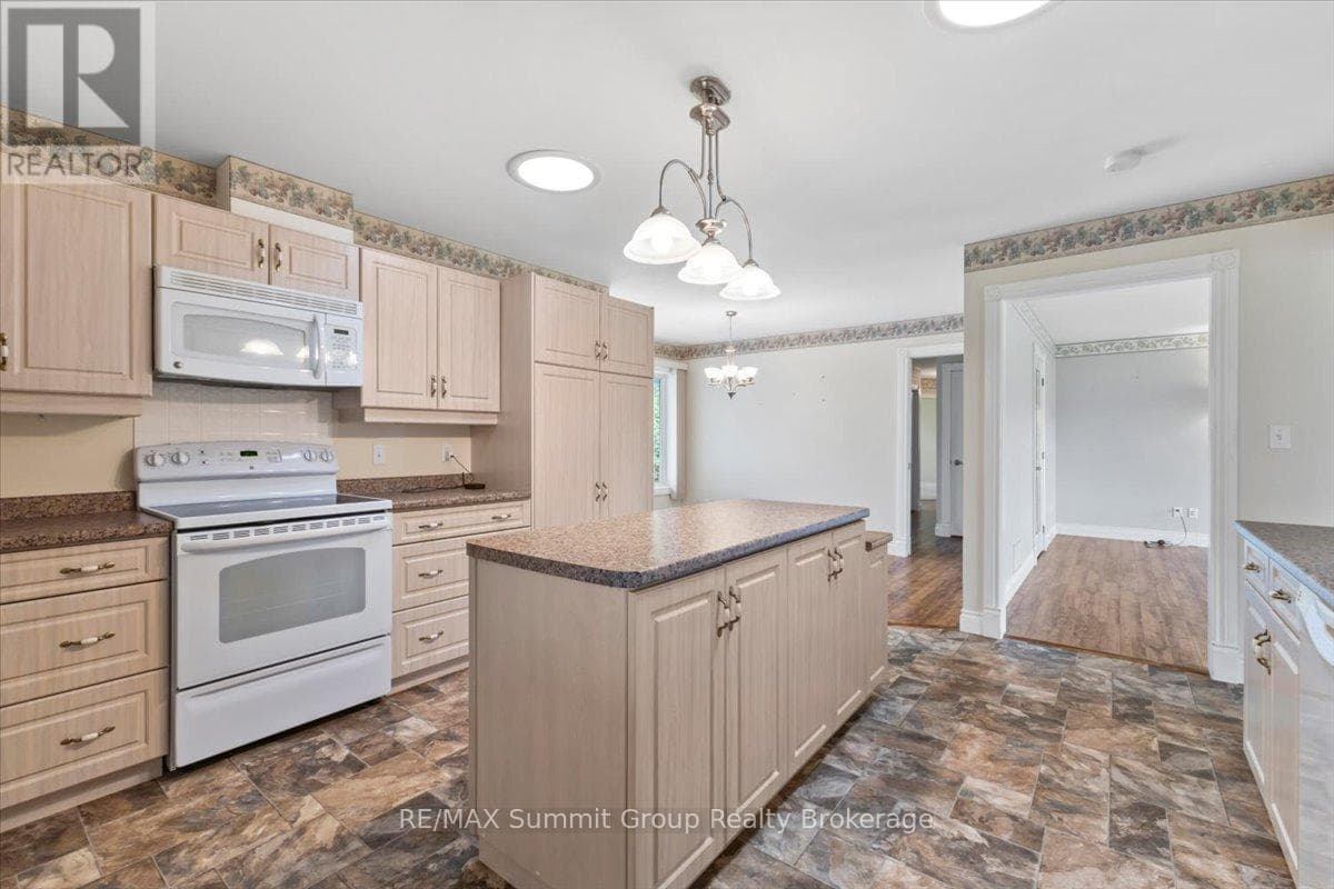 225518 SOUTHGATE ROAD 22, OnePoint — photo 5
