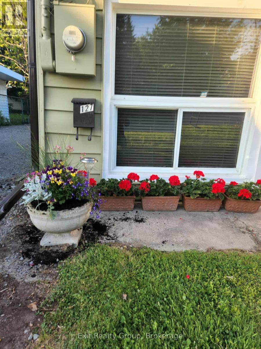 127 LEOPOLD STREET, Central Lakes — photo 4