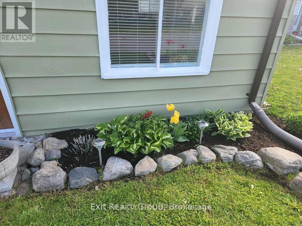 127 LEOPOLD STREET, Central Lakes — photo 5