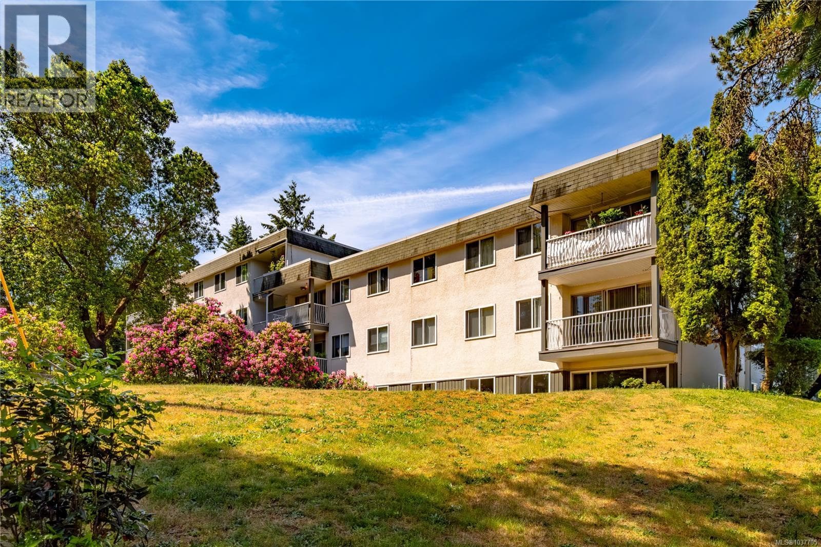 3107 995 Bowen Rd in Harewood