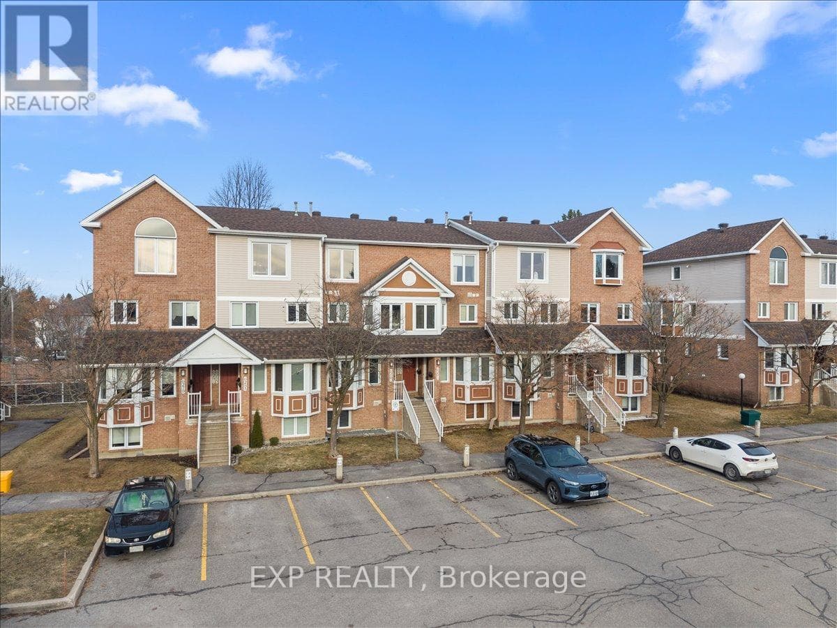 6287 TEALWOOD PLAZA in CHAPEL HILL NORTH
