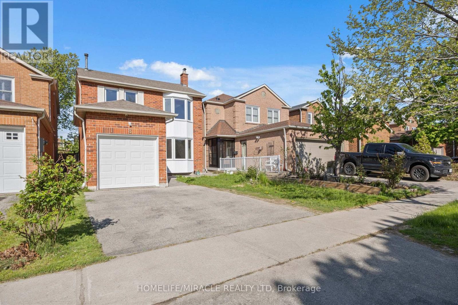 8 LANSBURY DRIVE, Toronto — photo 2