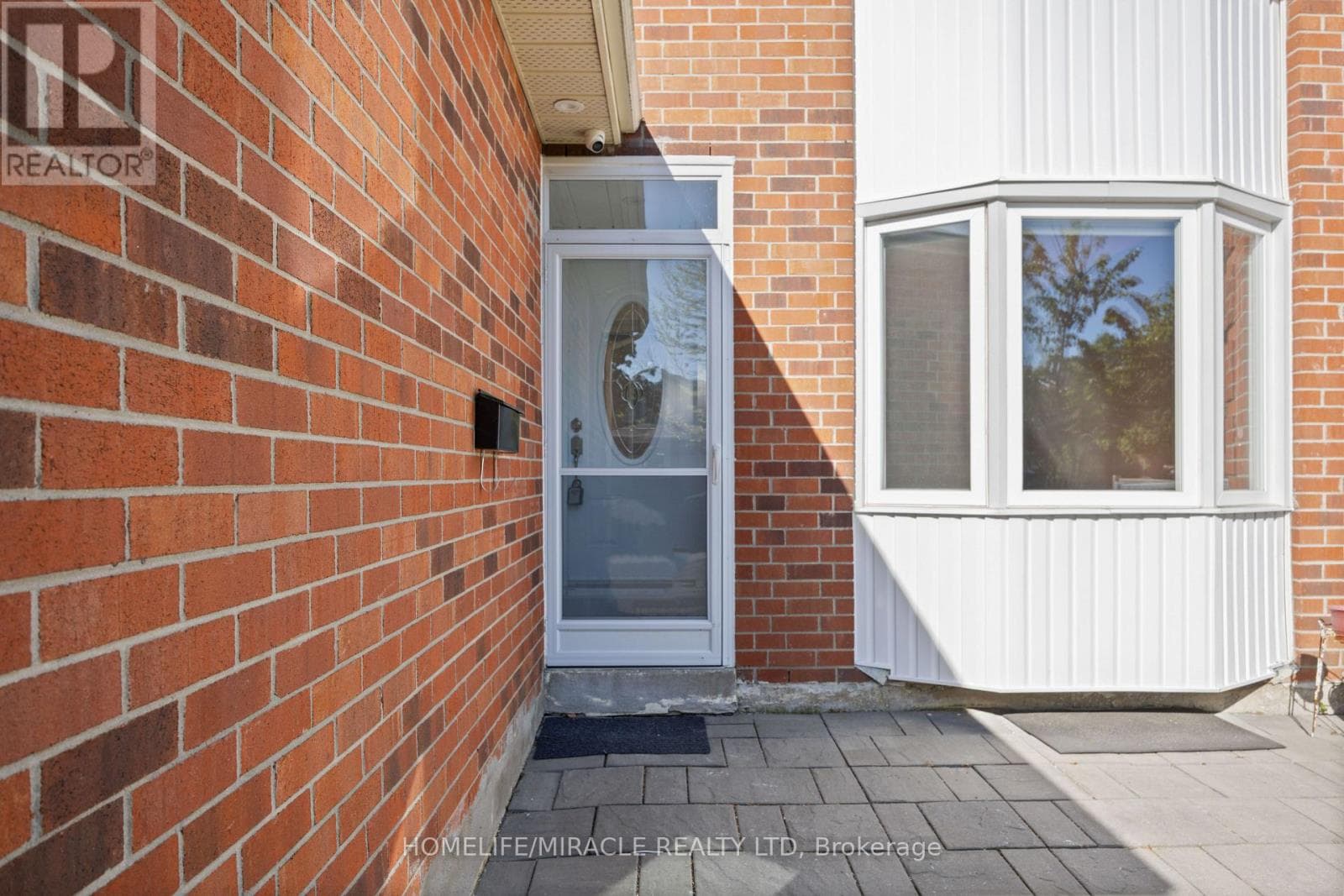 8 LANSBURY DRIVE, Toronto — photo 4