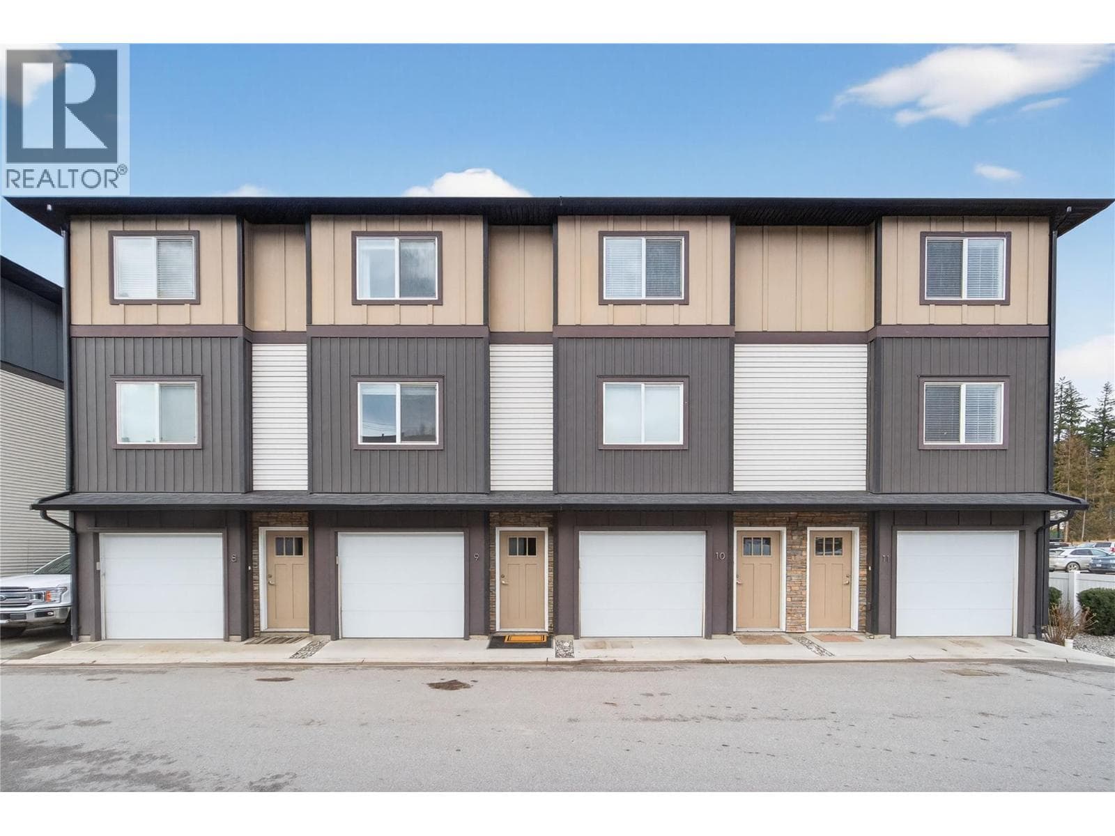 2081 11 Avenue NE Unit# 9 in 