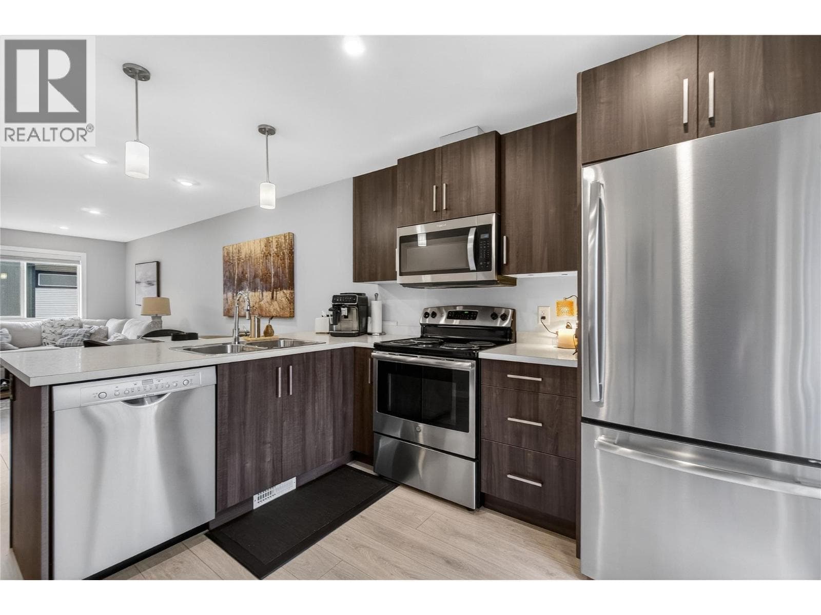 2081 11 Avenue NE Unit# 9, Interior REALTORS® — photo 4