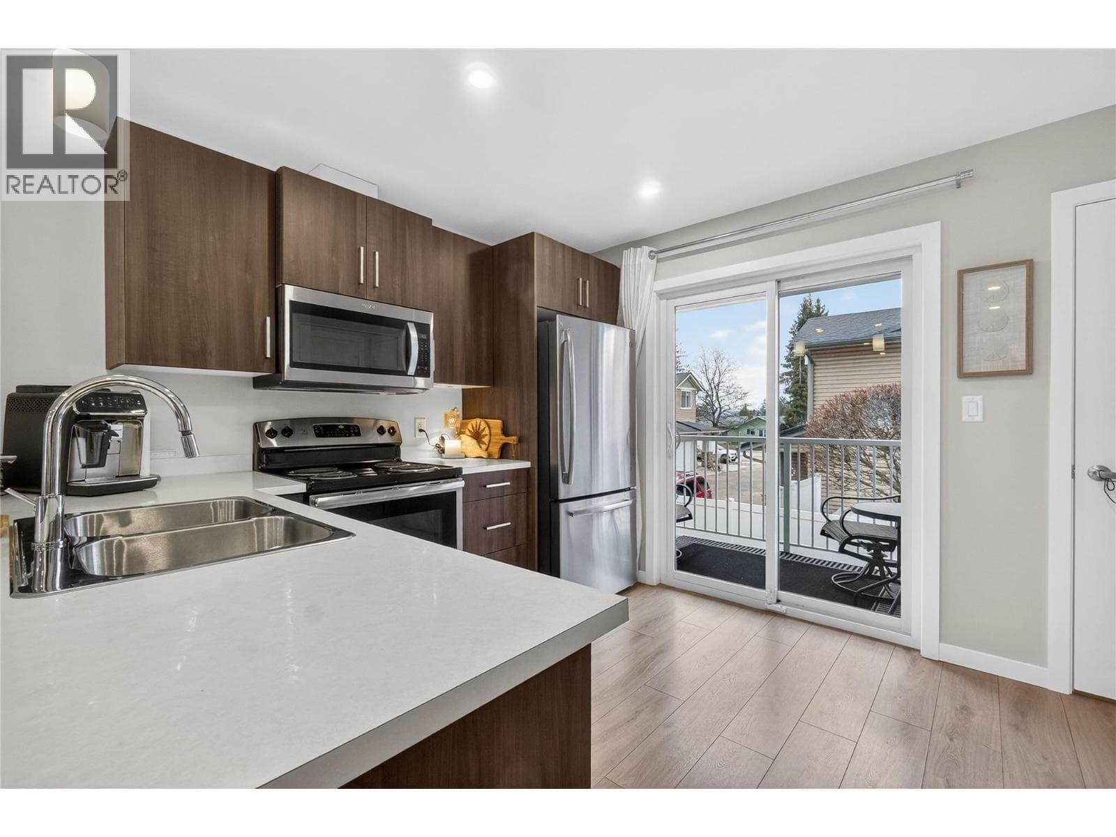 2081 11 Avenue NE Unit# 9, Interior REALTORS® — photo 3
