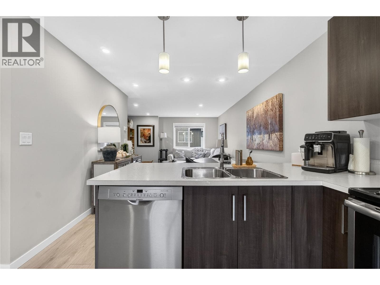 2081 11 Avenue NE Unit# 9, Interior REALTORS® — photo 5