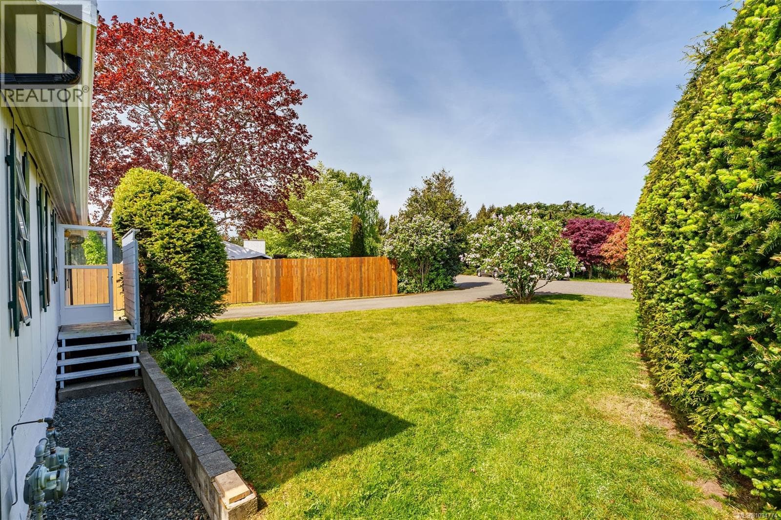 2468 Glenn Pl, Vancouver Island — photo 4