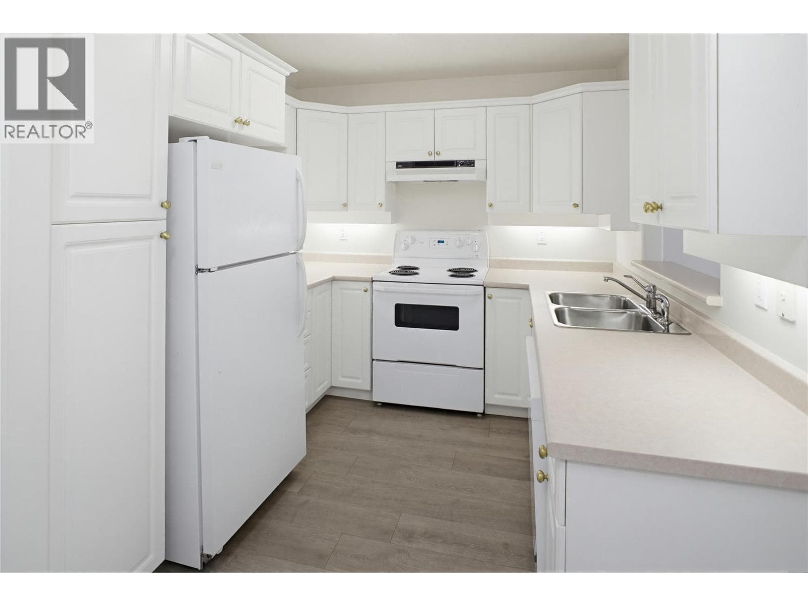 120 VERNON Avenue Unit# 409, Interior REALTORS® — photo 3