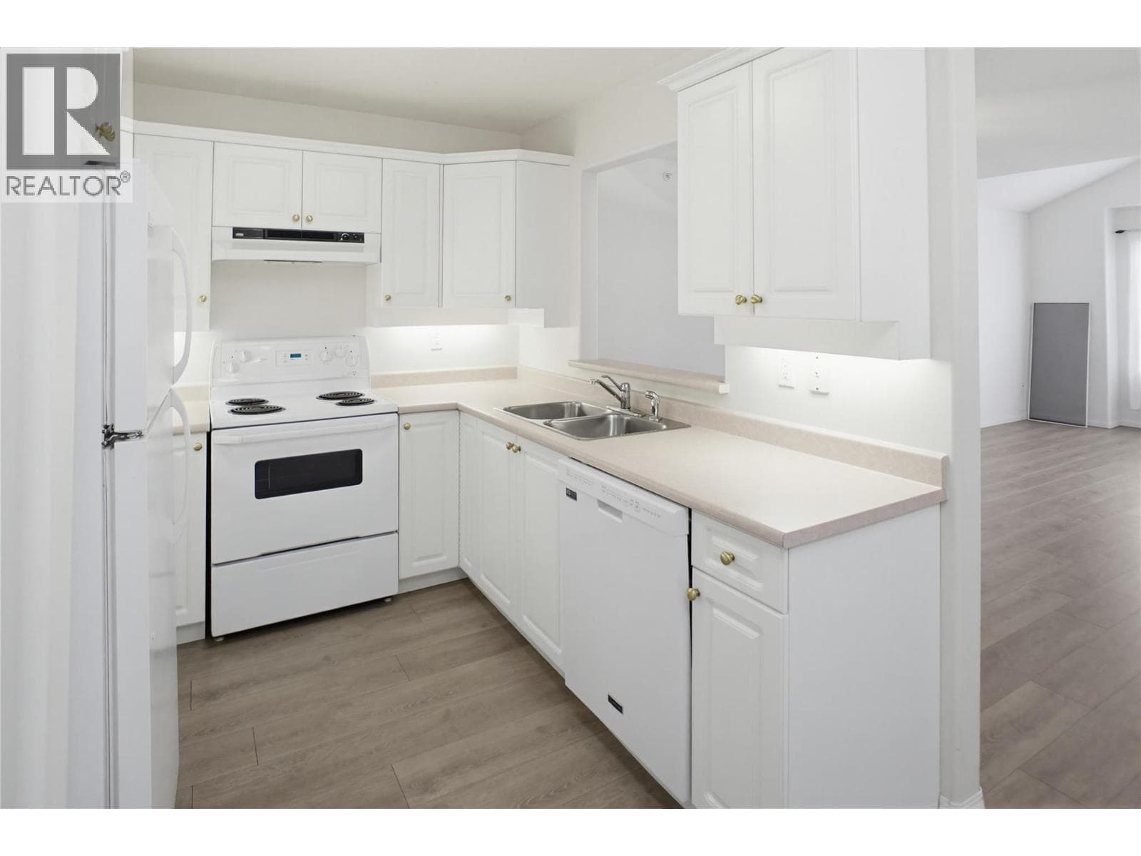 120 VERNON Avenue Unit# 409, Interior REALTORS® — photo 4