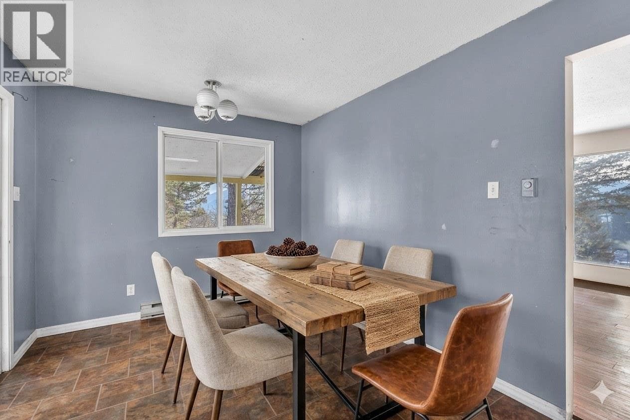 176 Jacobson Rd, Interior REALTORS® — photo 4