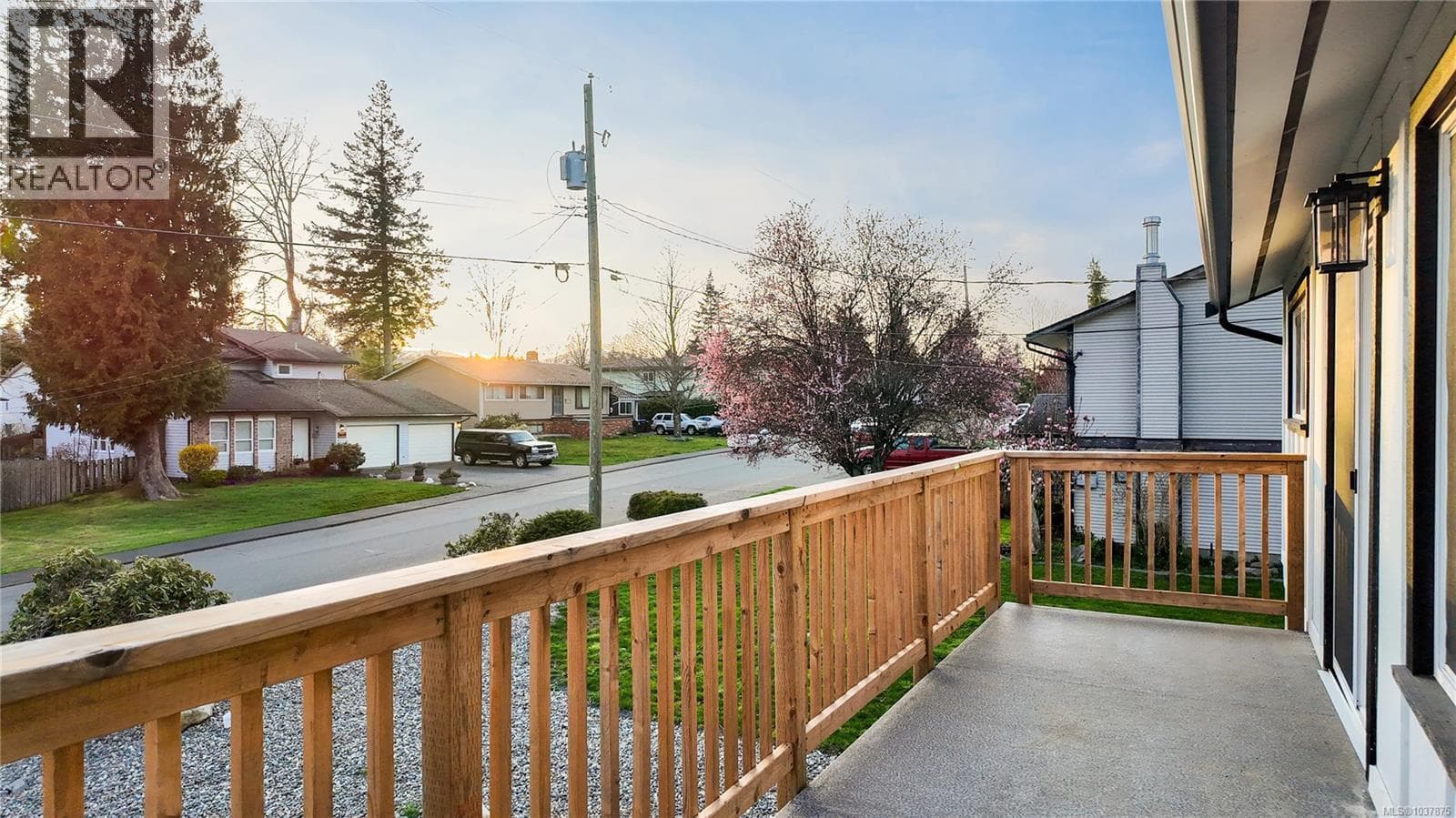 4644 MACINTYRE AVENUE, Vancouver Island — photo 2