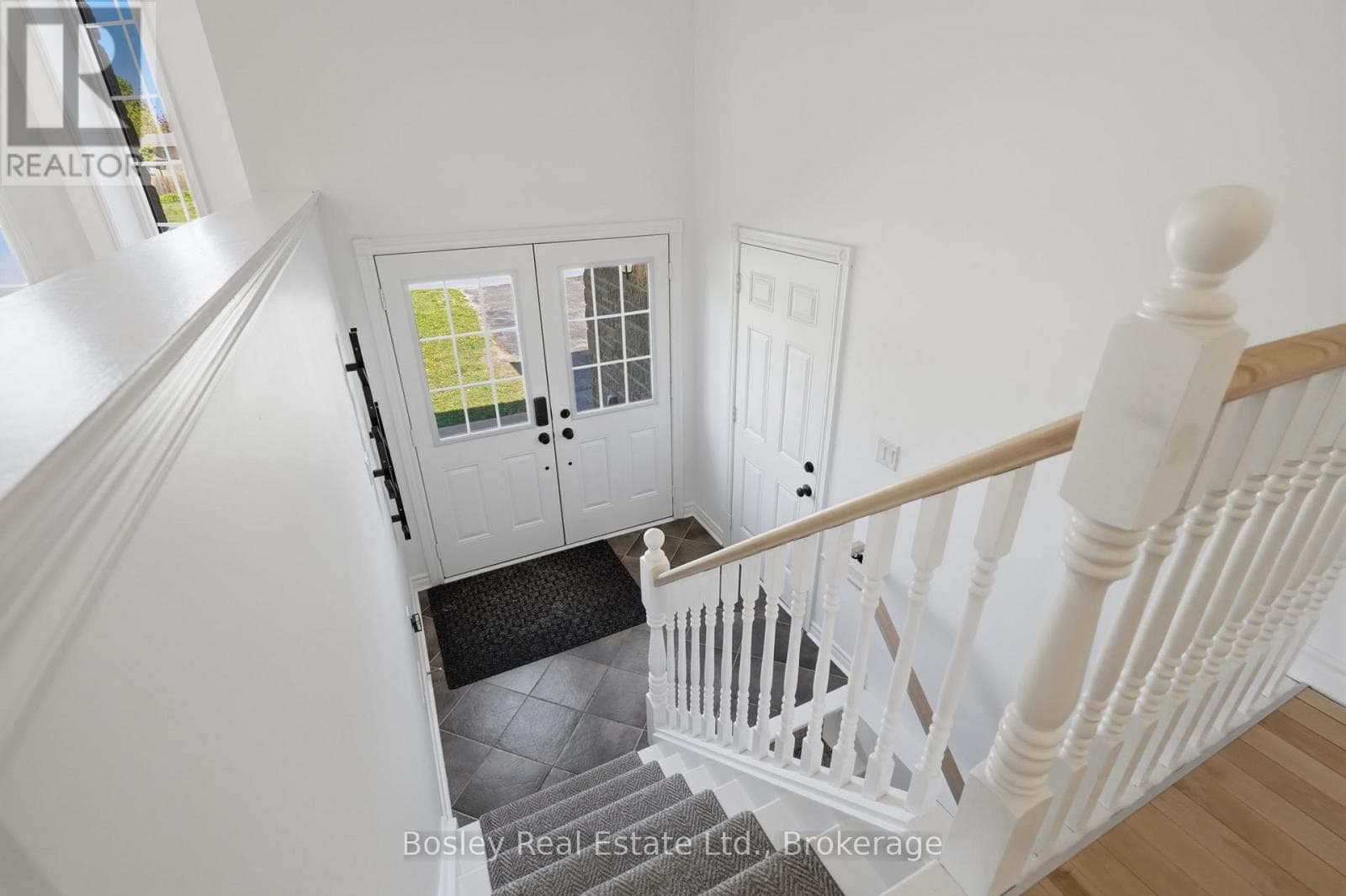208 LAMONT COURT, OnePoint — photo 3