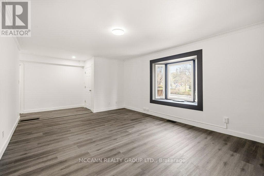 124 SCARBORO CRESCENT, Toronto — photo 5