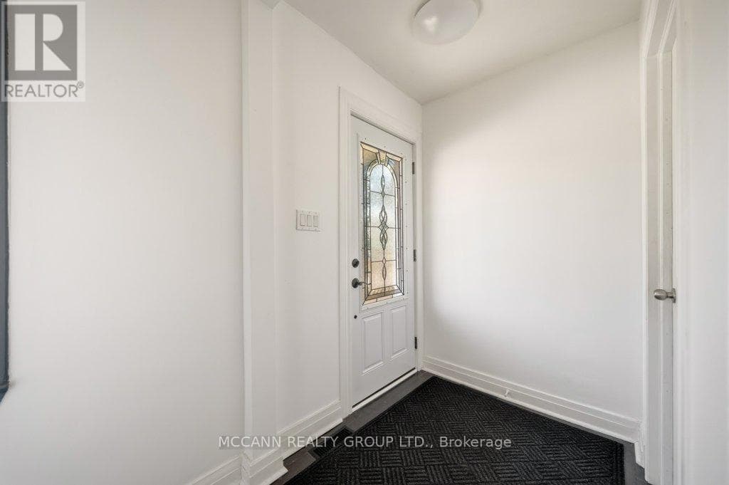 124 SCARBORO CRESCENT, Toronto — photo 4