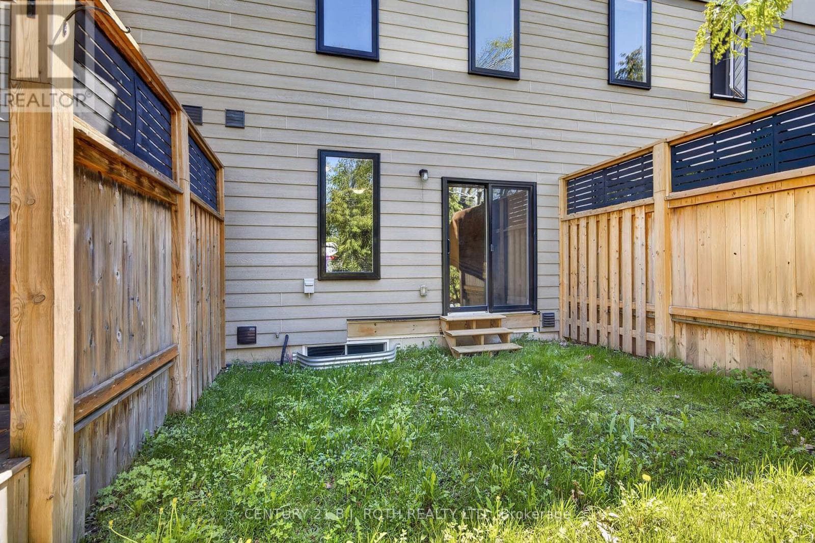 18 STONEHART LANE, Toronto — photo 2