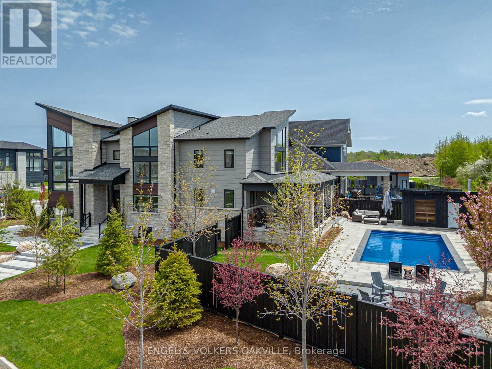 117 STONELEIGH DRIVE, Toronto — photo 2
