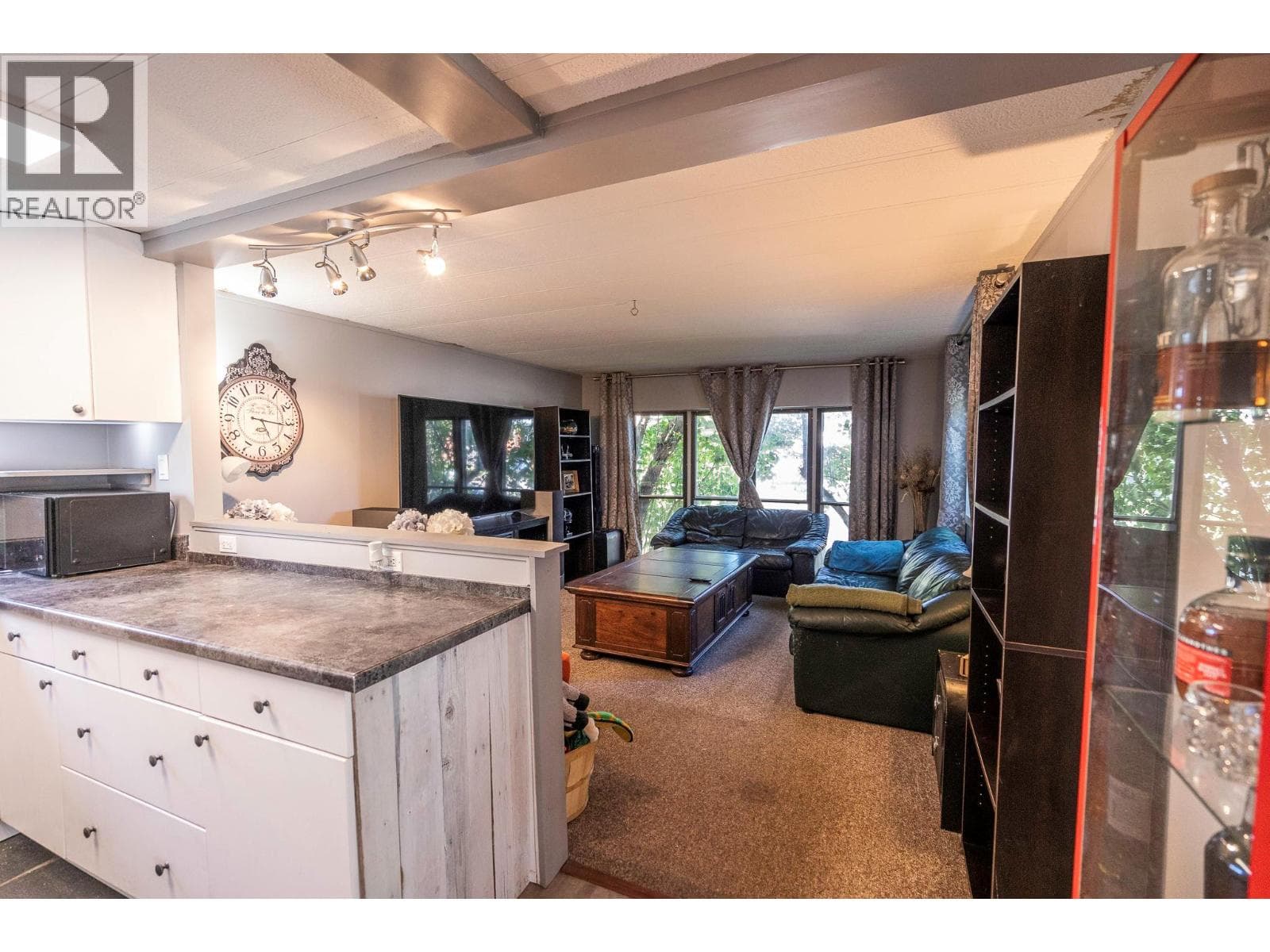 8 720 COMMONWEALTH ROAD, Interior REALTORS® — photo 4