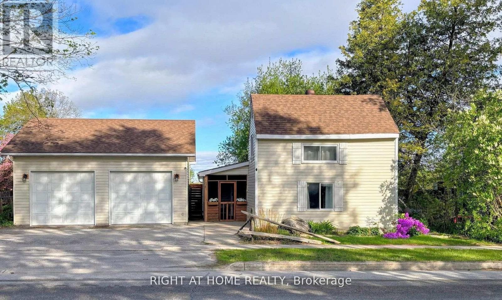 104 RICHARD STREET in 