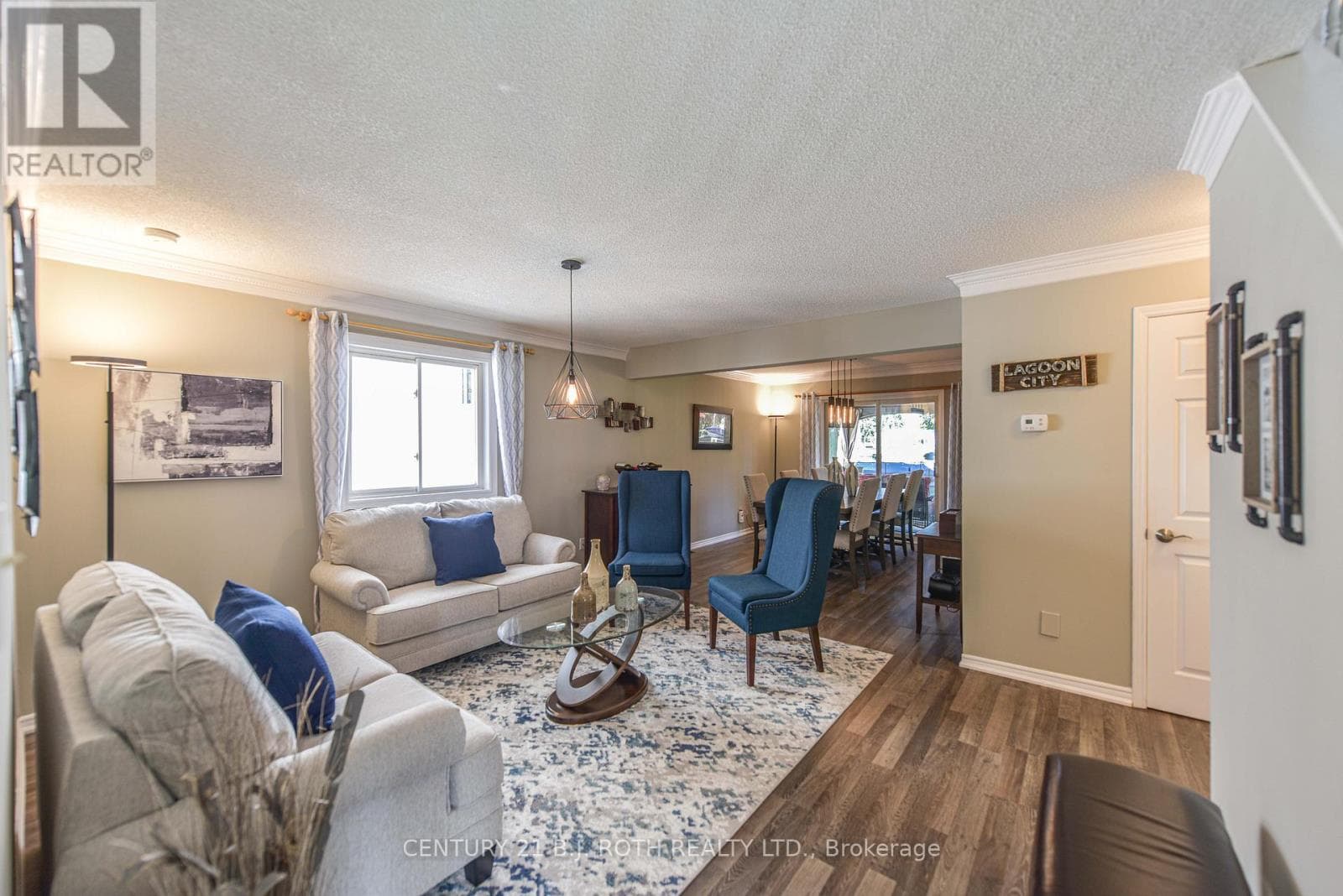 60 SIMCOE ROAD, Toronto — photo 4