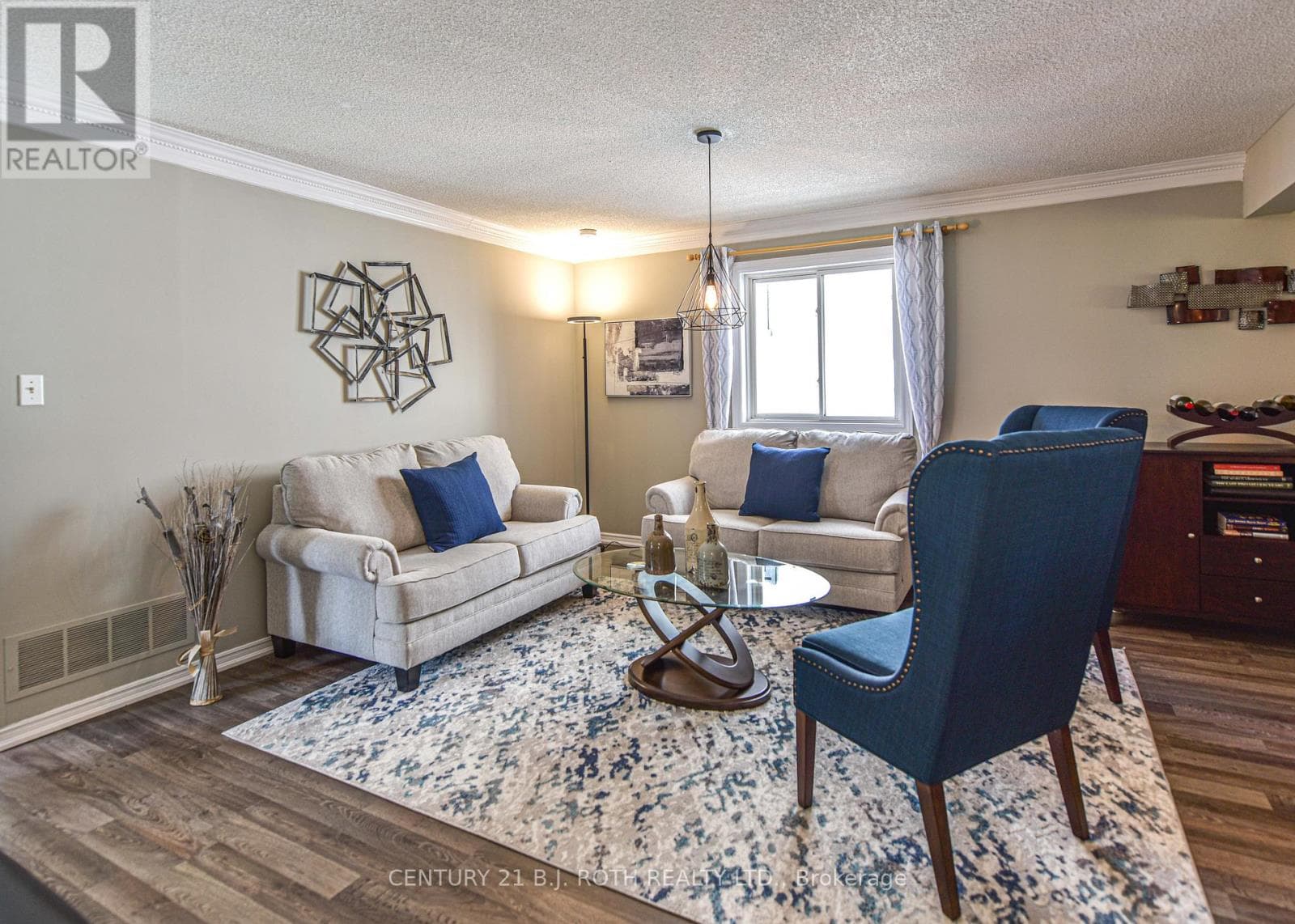 60 SIMCOE ROAD, Toronto — photo 5