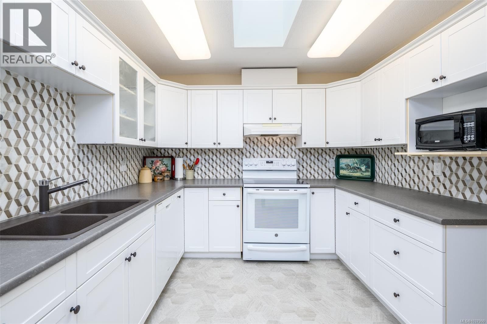 403 275 First St, Vancouver Island — photo 4