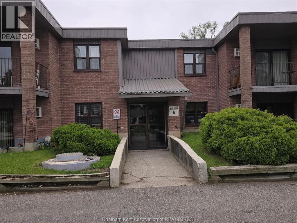 12 Montgomery DRIVE Unit# A207, Chatham Kent — photo 2