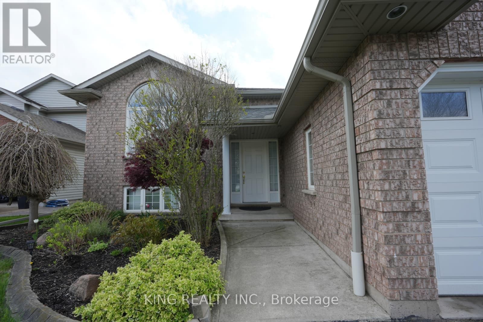 120 REDWOOD COURT, Toronto — photo 2