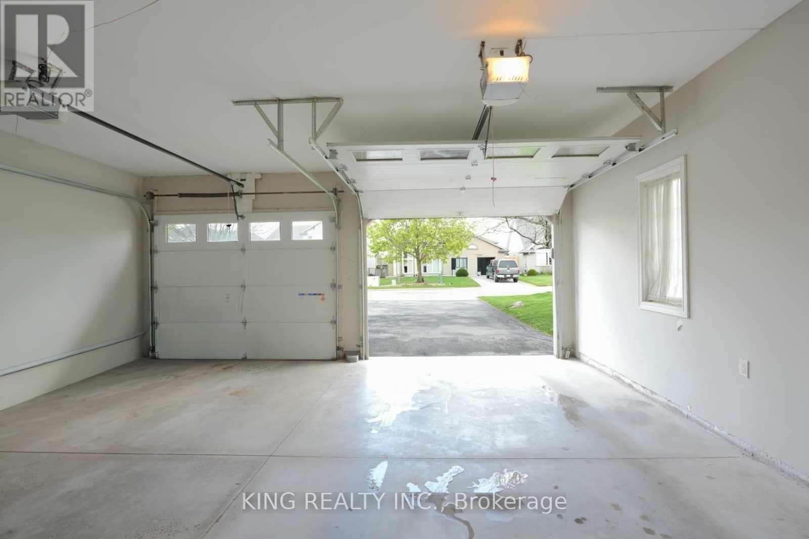120 REDWOOD COURT, Toronto — photo 3