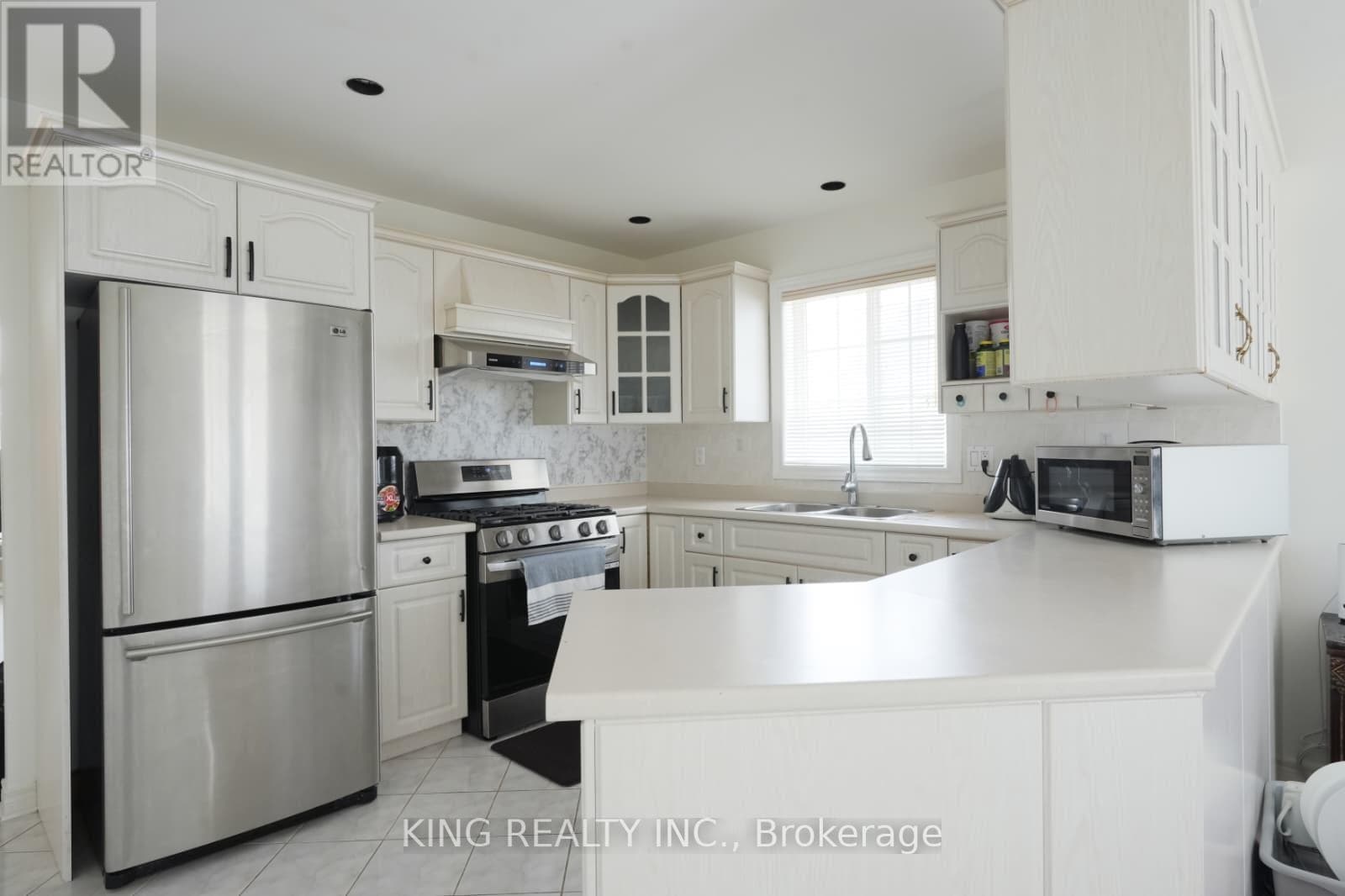 120 REDWOOD COURT, Toronto — photo 5