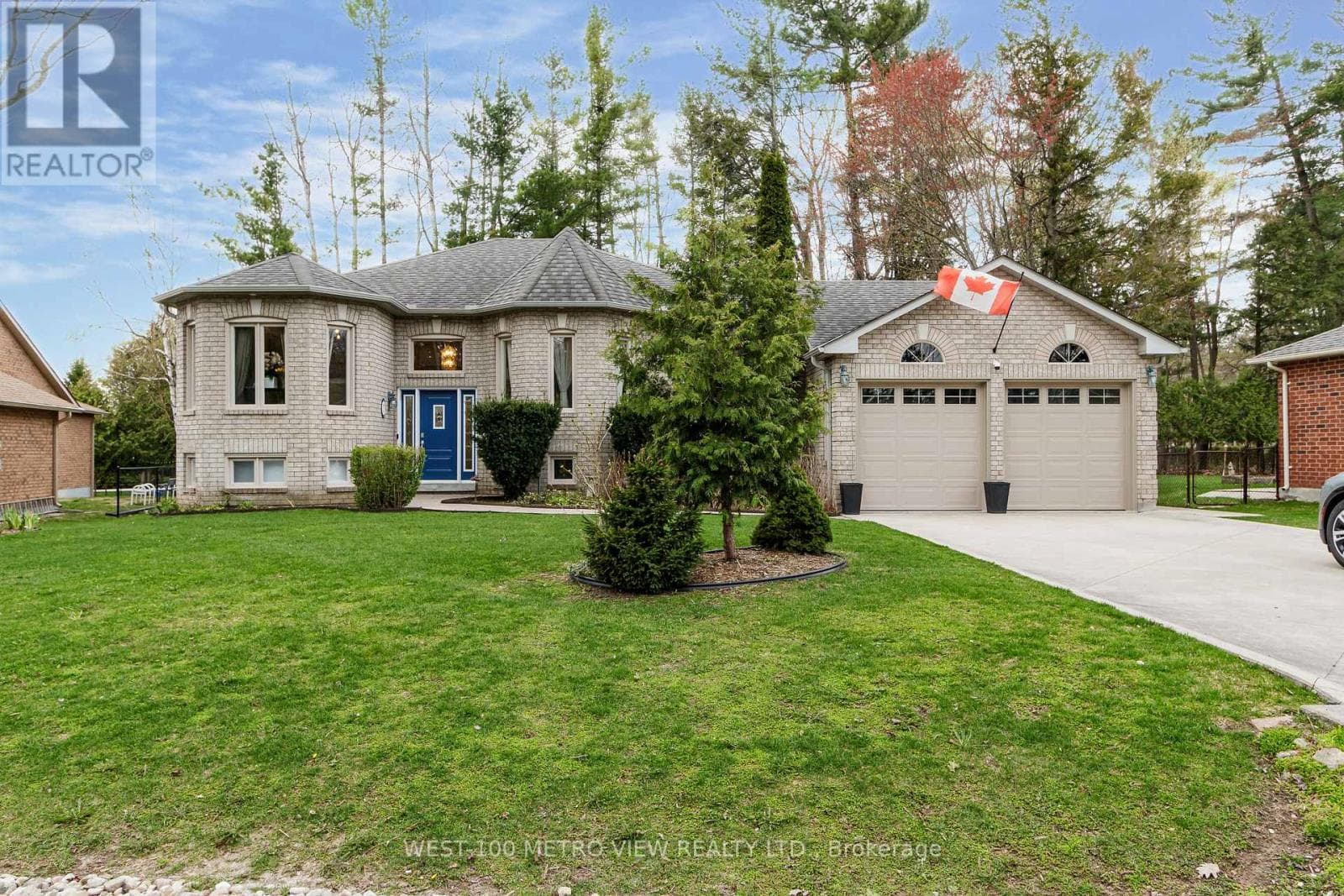 7 FAIRWAY CRESCENT in 