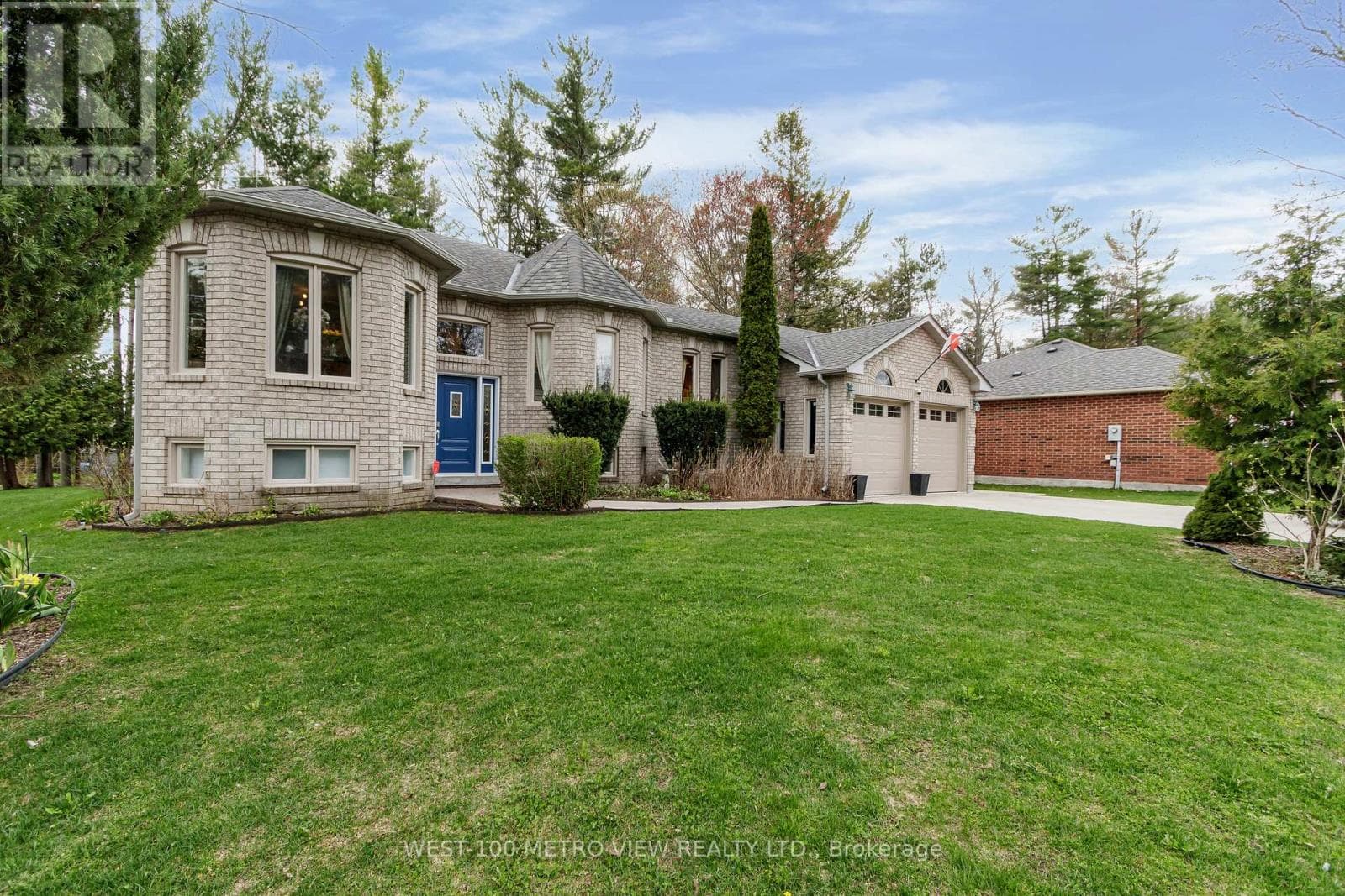 7 FAIRWAY CRESCENT, Toronto — photo 2