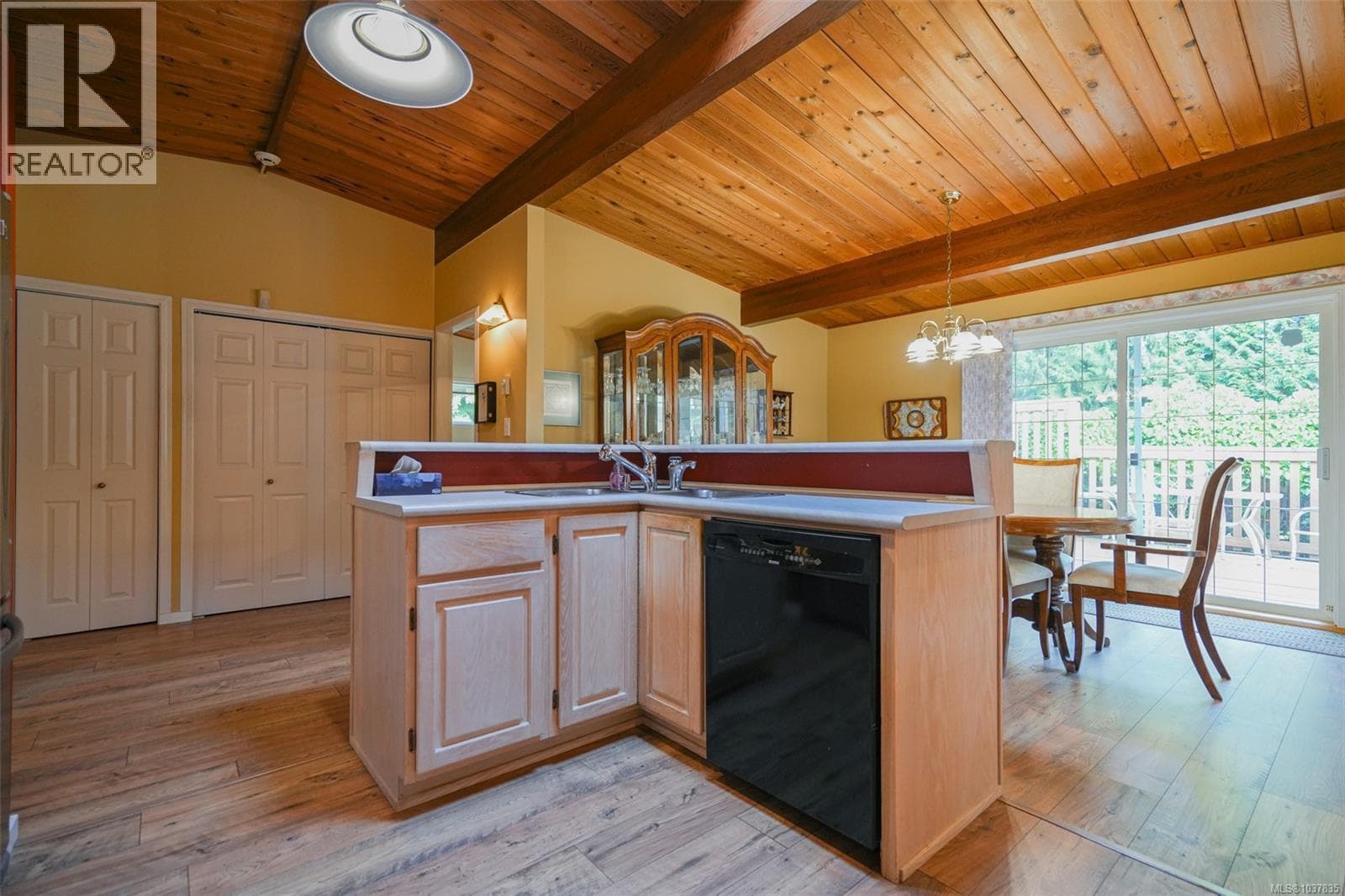 5847 River Rd, Vancouver Island — photo 3