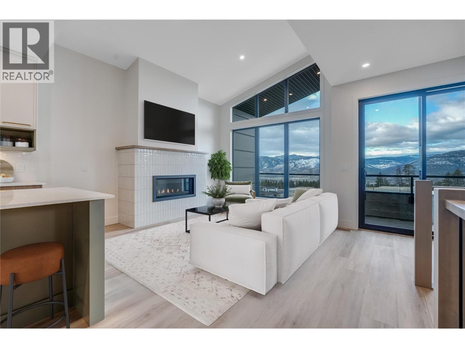 1100 ANTLER DRIVE UNIT 101, Interior REALTORS® — photo 3