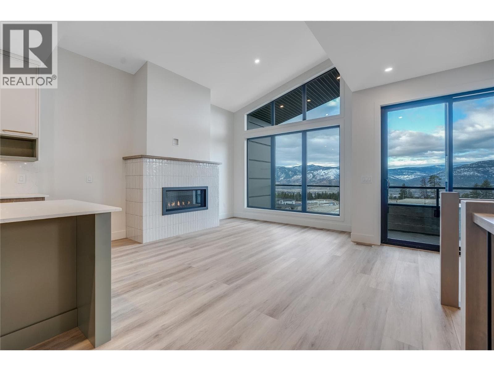 1100 ANTLER DRIVE UNIT 101, Interior REALTORS® — photo 4