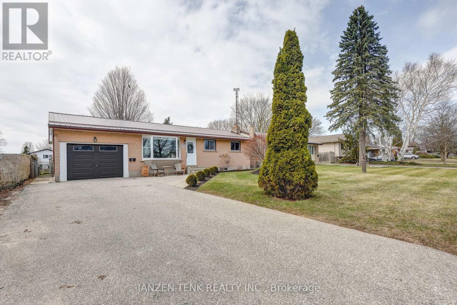 24 CENTENNIAL AVENUE, London and St. Thomas — photo 3