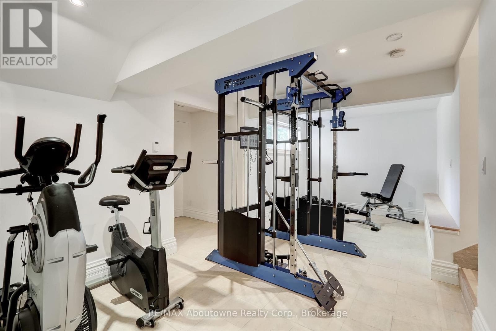 317 GLOUCESTER AVENUE, Oakville-Milton