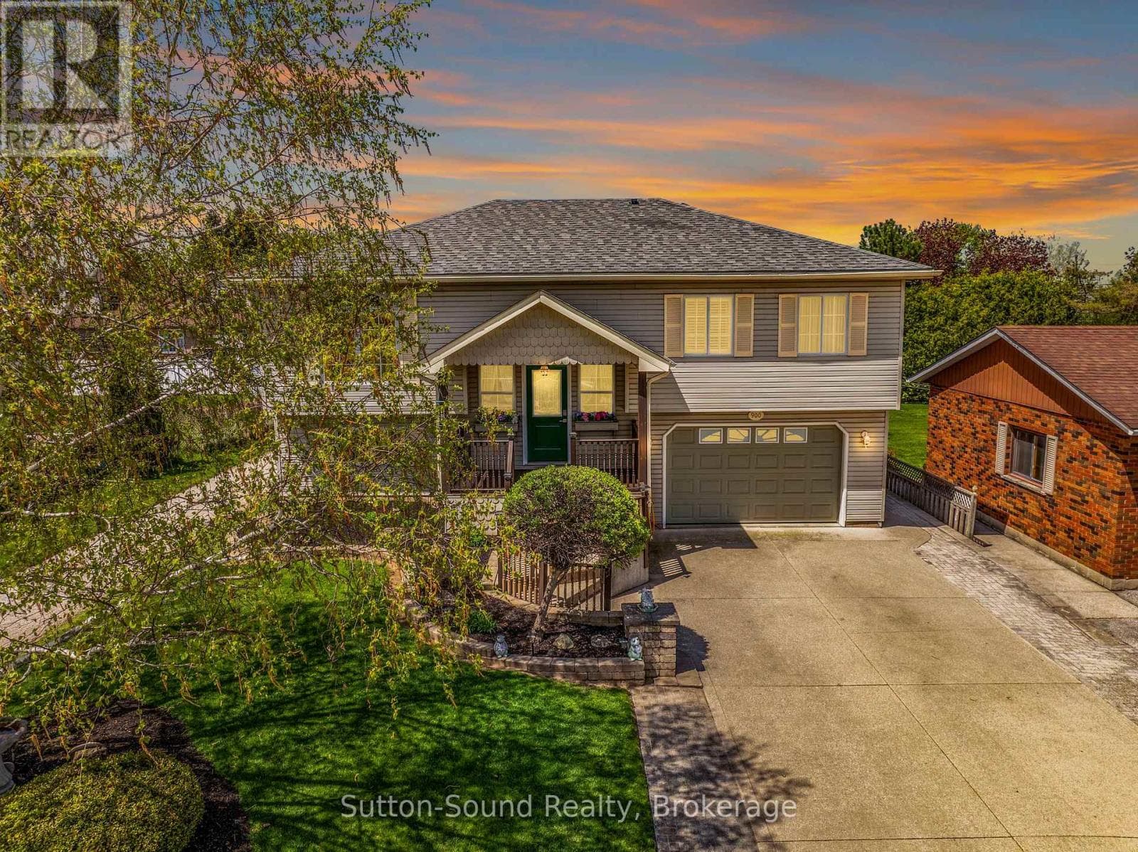 900 10TH AVENUE E in 