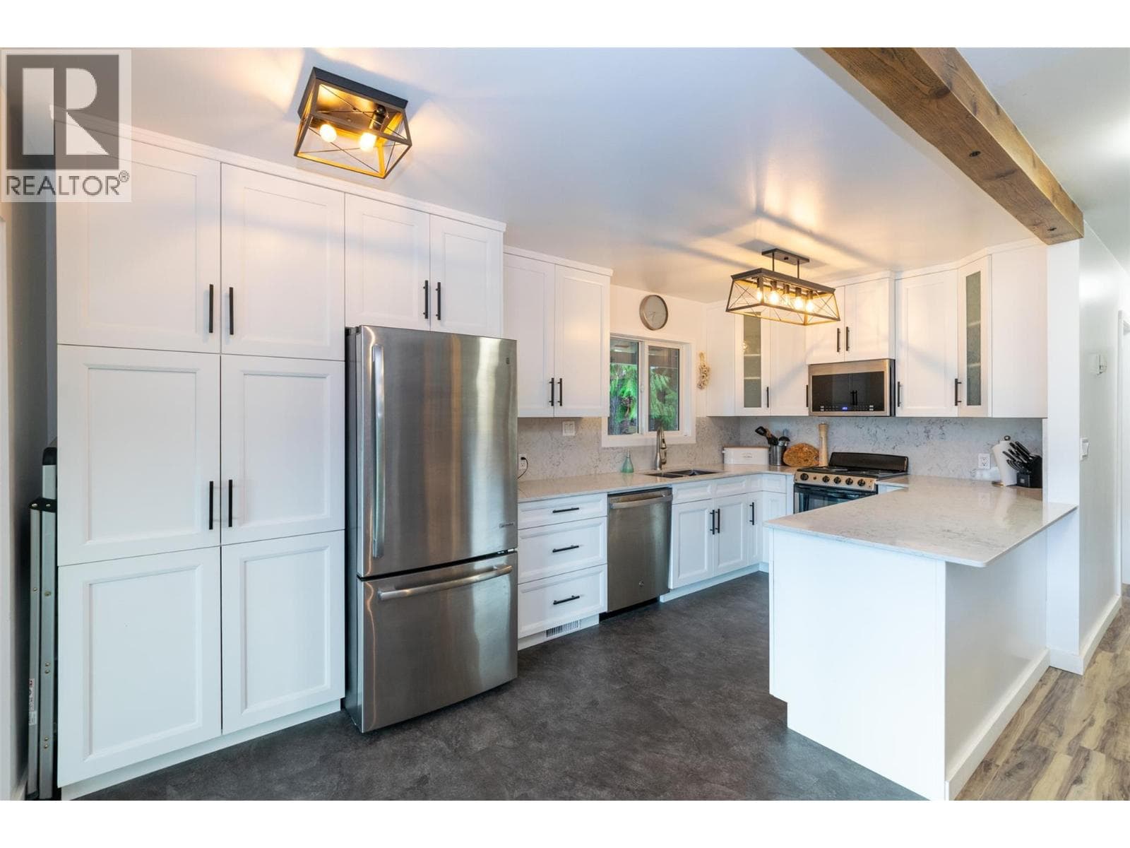 7796 COLUMBIA DRIVE, Interior REALTORS® — photo 3