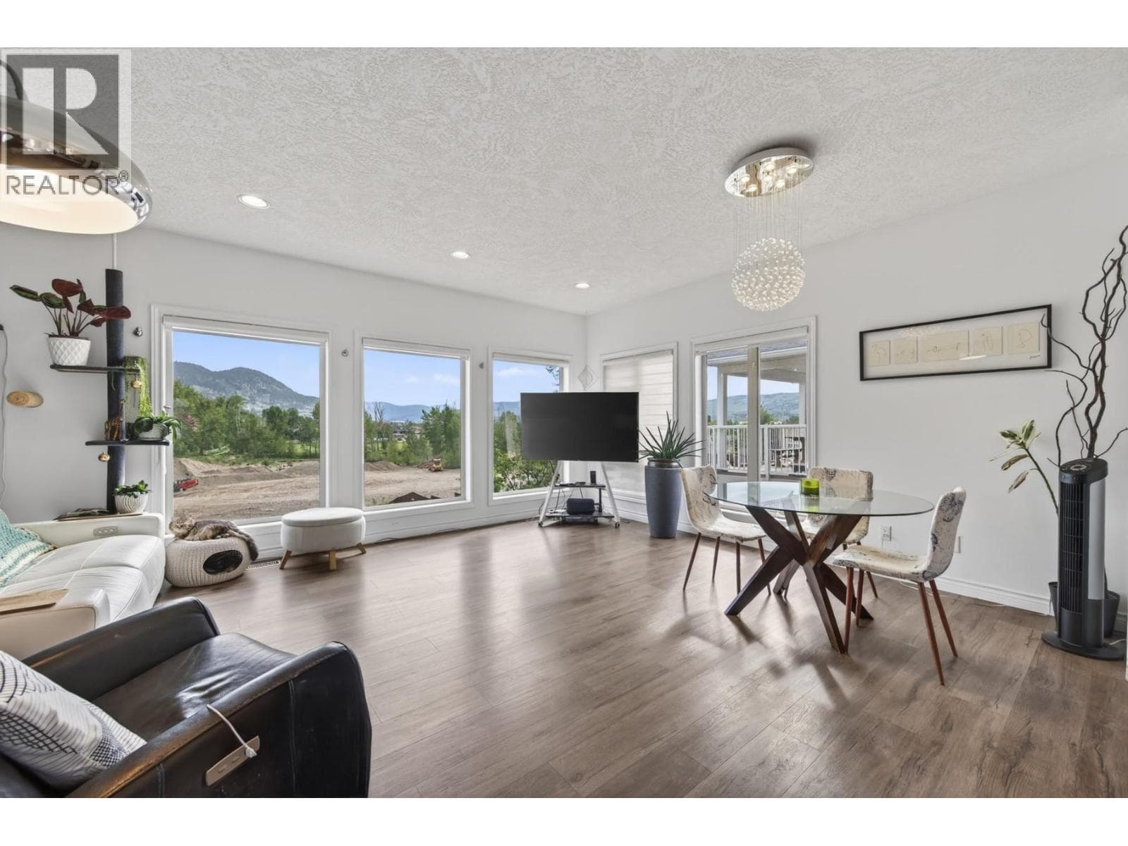 1616 Fir Road, Interior REALTORS® — photo 5