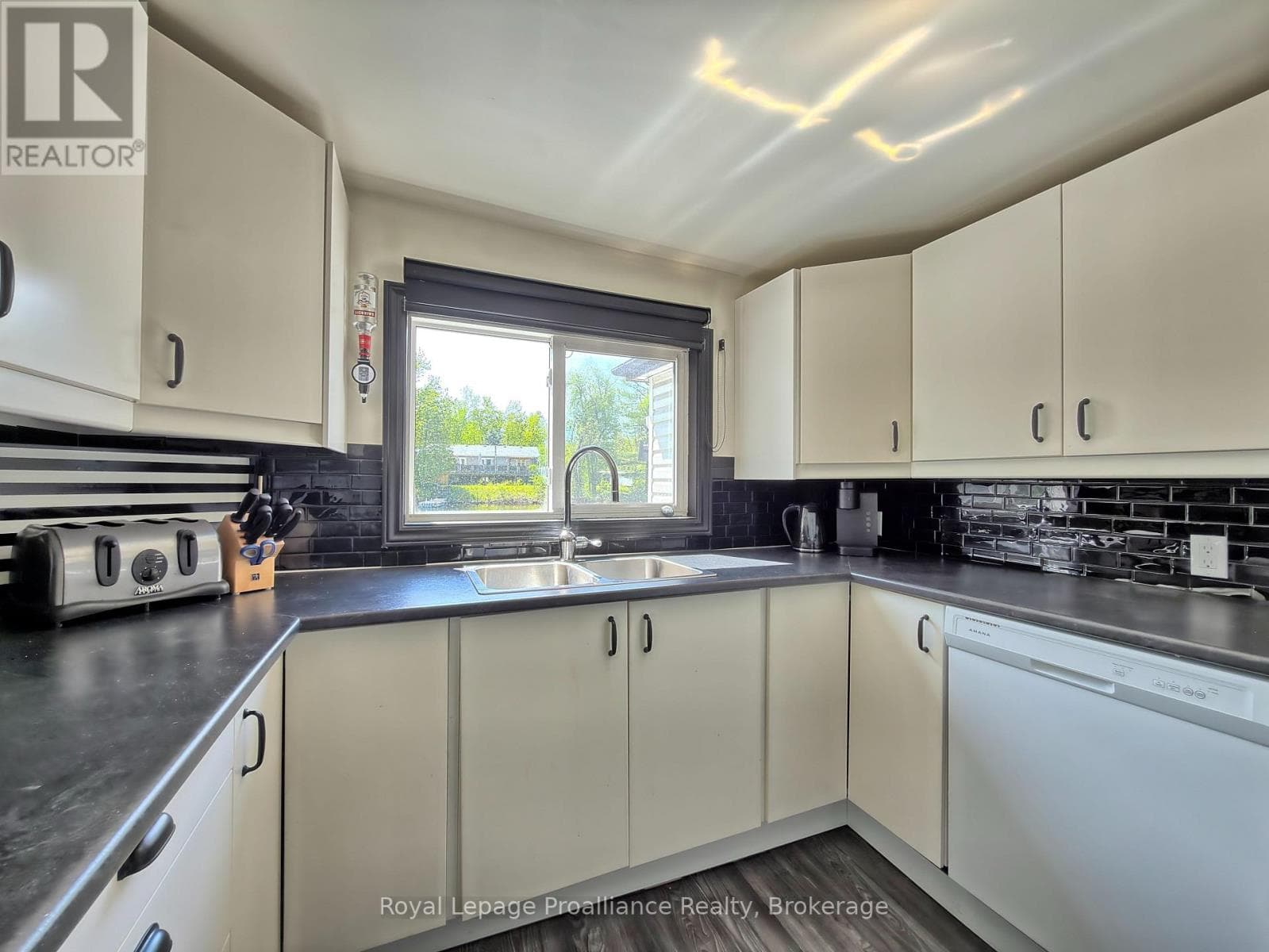 562 CORDOVA ROAD, Central Lakes — photo 5