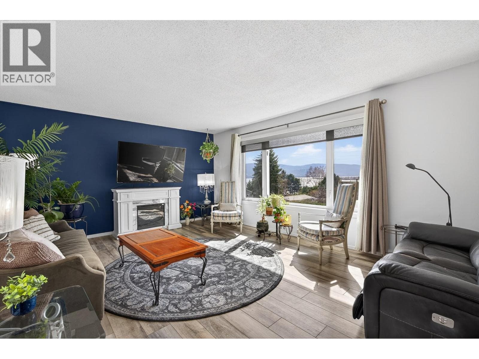 6100 MACDONALD Street, Interior REALTORS® — photo 3
